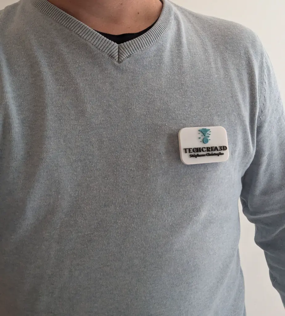 badge sur pull.webp
