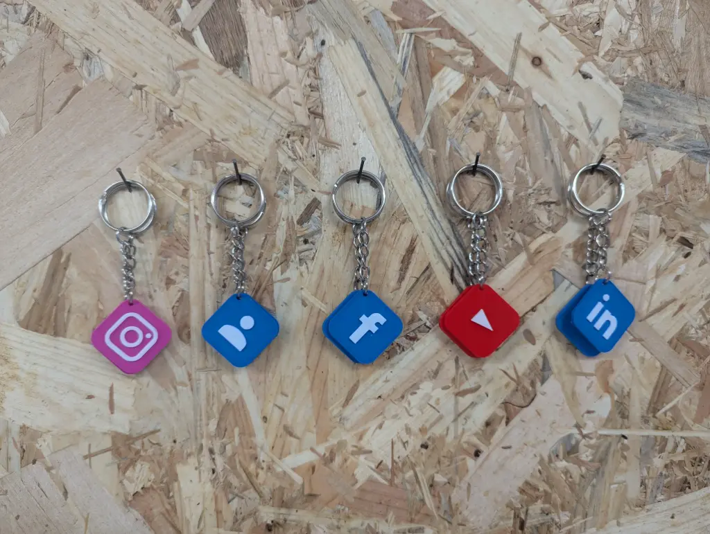 Porte-clés réseau sociaux NFC